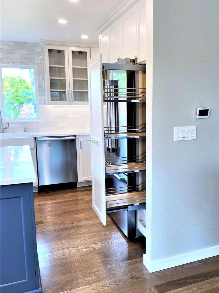 Two tone kitchen cabinets