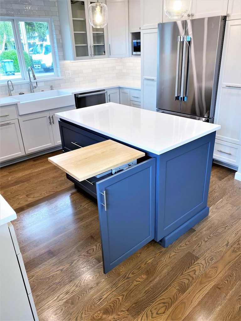 Two tone kitchen cabinets